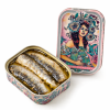 Francouzské sardinky „Mademoiselle Perle en fleurs“, 2023, 115g — Inspirace: obsah konzervy